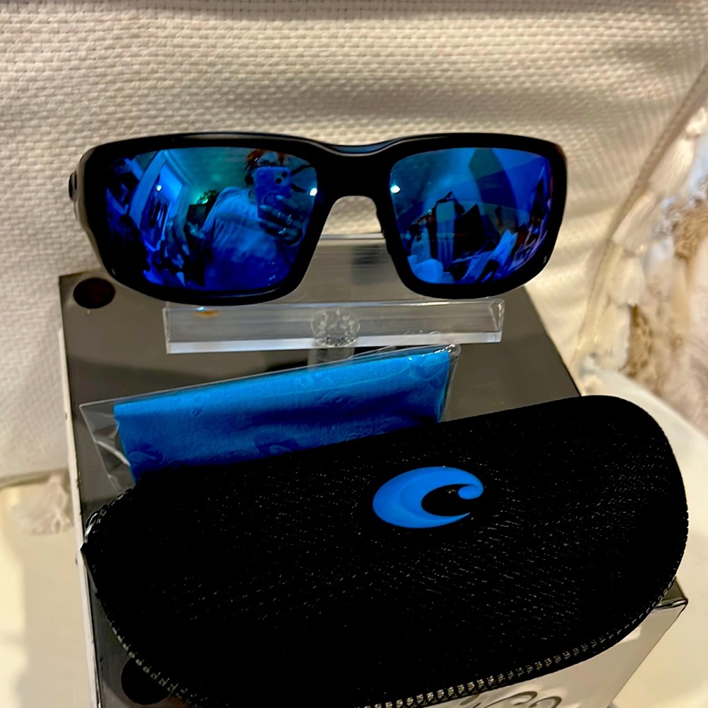 Costa polarized Sunnies, Fantail is the style of frame. Just in time for the Sun